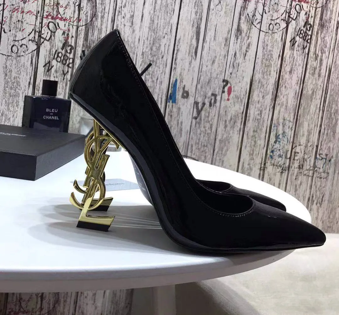 👟👟Ex-factory price 560👟👟 SAINT LAURENT 👟👟Ex-factory price ARIS-CASSANDRA] Saint Laurent YSL classic YSL logo and high heels💪💪💪Yves Saint Laurent’s imaginative design is amazing. If you can’t get the genuine product, why don’t you buy this pair? The upper is made of patent leather and cowhide imported from Italy. The lining/foot pads are made of sheepskin imported from Italy. The heel height is 11cm. It is cast from ultra-high-strength steel. It has passed various high-strength tests and will not break the heel (chopping and smashing). The original molded leather outsole is 35-40 (codes 34, 41, 42.43 can be customized without return or exchange)